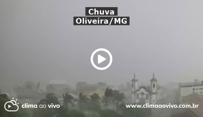 na imagem mostra a passagem de chuva intensa e forte na cidade de Oliveira/MG
